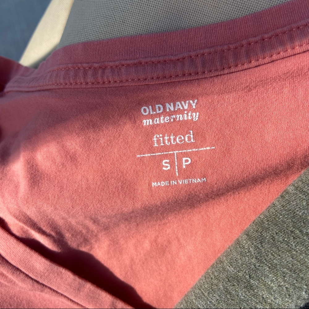 Maternity top bundle - Picture 8 of 10